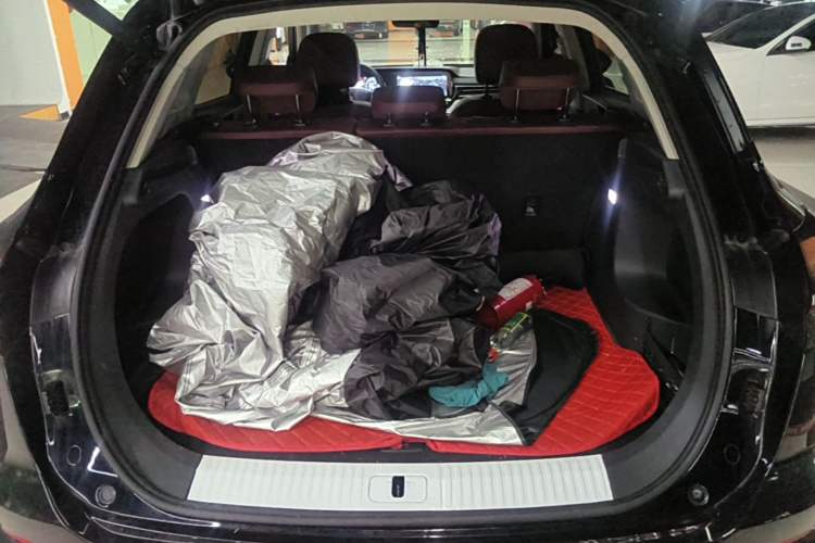 Used Hongqi HS5 2025 2.0T Two-Wheel Drive Flagship Pro Edition Trunk