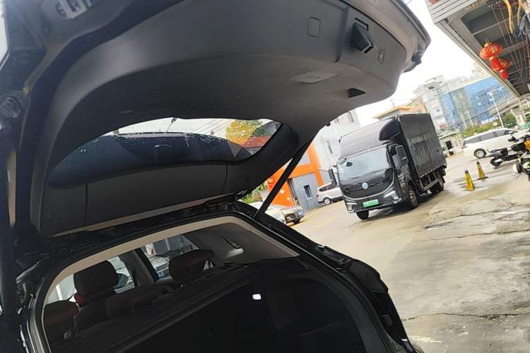 Used Hongqi HS5 2025 2.0T Two-Wheel Drive Flagship Pro Edition Trunk