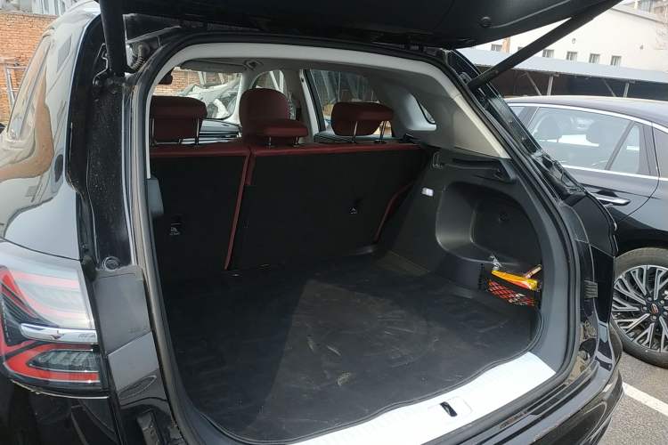 Used Hongqi HS5 2025 2.0T All-Wheel-Drive Flagship Pro Edition Trunk