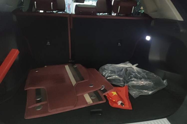 Used Hongqi HS5 2025 2.0T Two-Wheel Drive Flagship Pro Edition Trunk