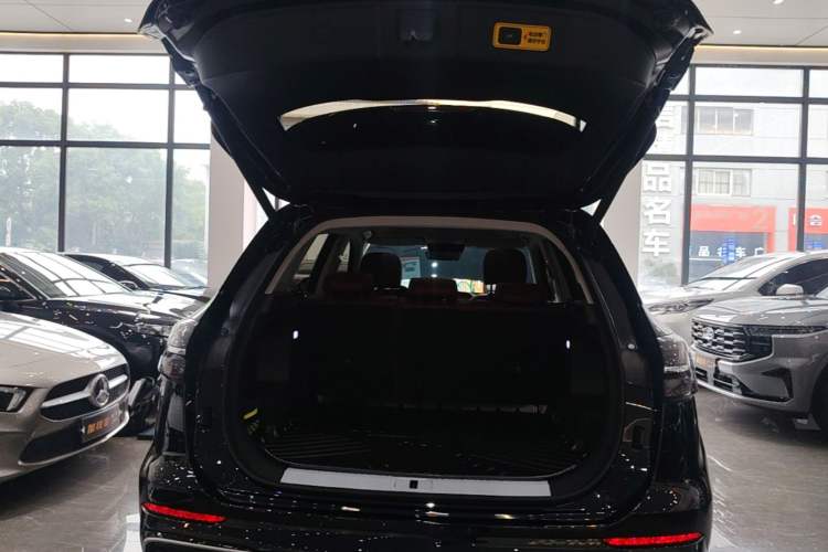 Used Hongqi HS5 2025 2.0T Two-Wheel-Drive Flagship Pro Edition Trunk