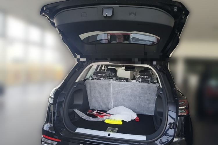 Used Hongqi HS5 2025 2.0T Two-Wheel Drive Flagship Pro Edition Trunk
