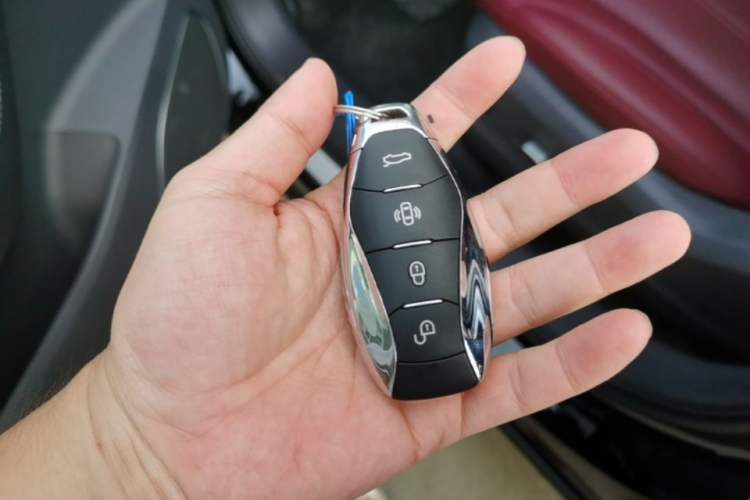 Used Hongqi HS5 2025 2.0T All-Wheel-Drive Flagship Pro Edition Vehicle Key