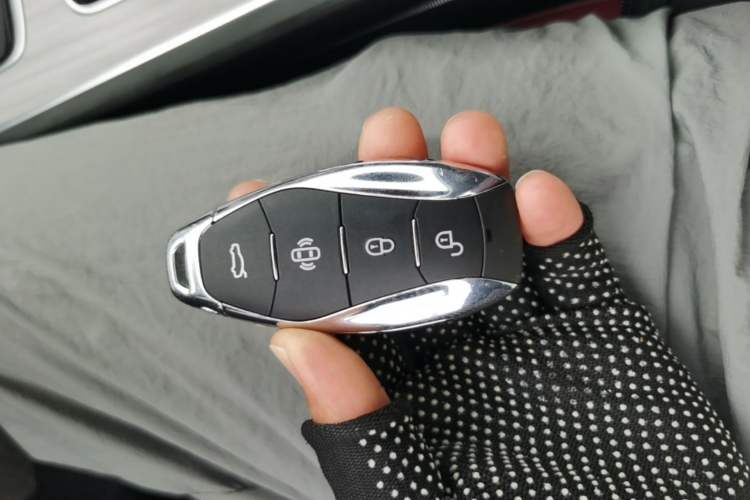 Used Hongqi HS5 2025 2.0T All-Wheel-Drive Flagship Pro Edition Vehicle Key