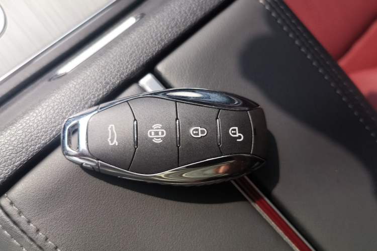 Used Hongqi HS5 2025 2.0T Two-Wheel Drive Flagship Pro Edition Vehicle Key