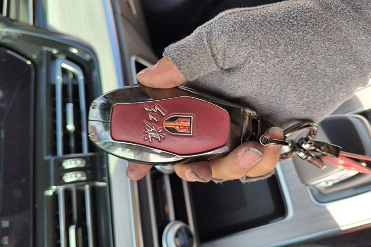 Used Hongqi HS5 2025 2.0T Two-Wheel Drive Flagship Pro Edition Vehicle Key