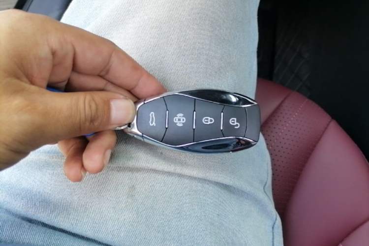 Used Hongqi HS5 2025 2.0T Two-Wheel Drive Flagship Pro Edition Vehicle Key