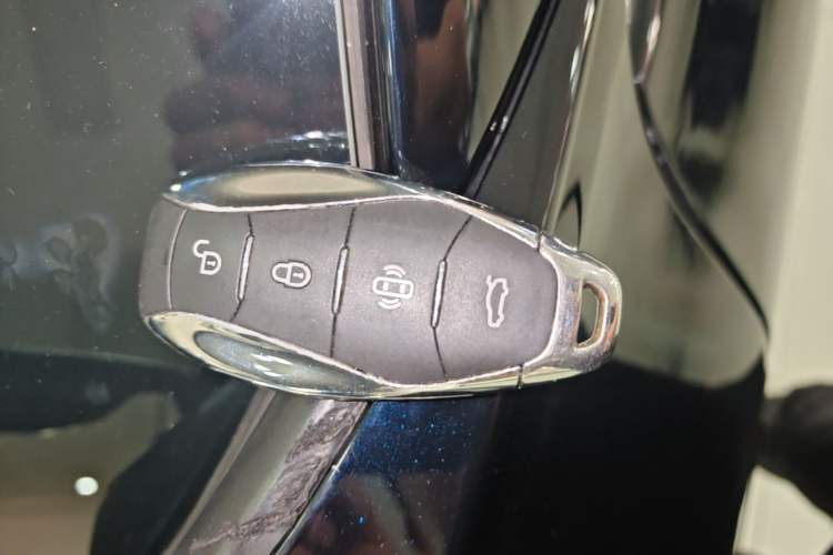 Used Hongqi HS5 2025 2.0T All-Wheel-Drive Xuan Ying Version Vehicle Key