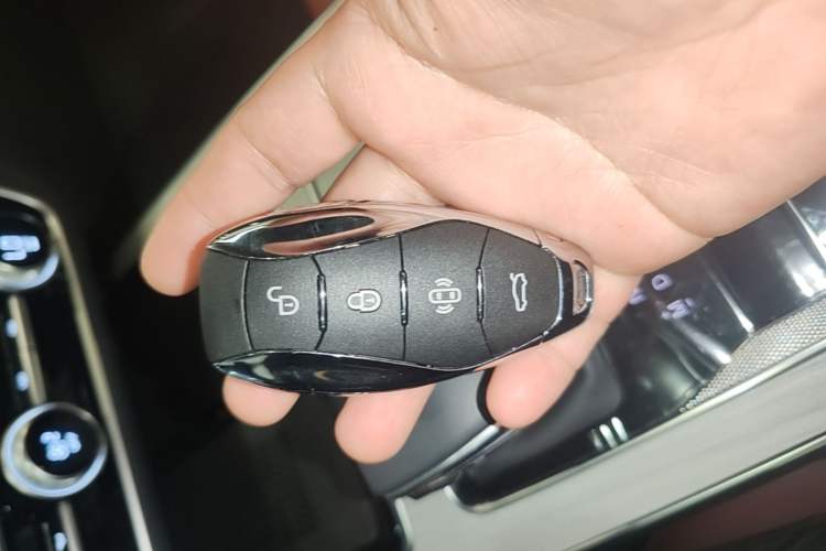 Used Hongqi HS5 2025 2.0T Two-Wheel Drive Flagship Pro Edition Vehicle Key