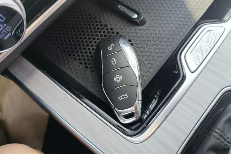 Used Hongqi HS5 2025 2.0T All-Wheel-Drive Flagship Pro Edition Vehicle Key