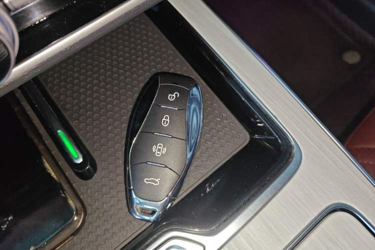 Used Hongqi HS5 2025 2.0T Two-Wheel-Drive Xuan Ying Edition Vehicle Key