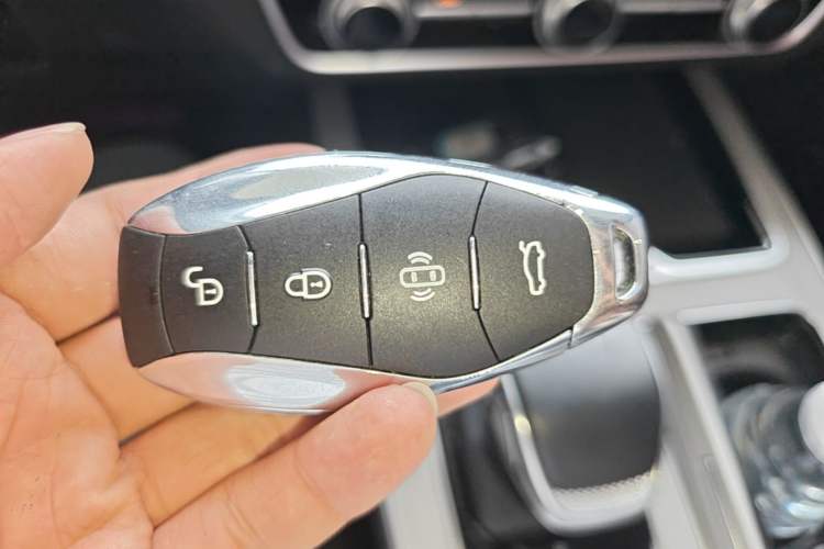 Used Hongqi HS5 2025 2.0T All-Wheel-Drive Xuan Ying Version Vehicle Key
