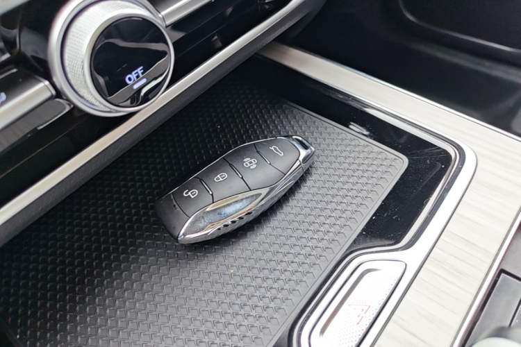 Used Hongqi HS5 2025 2.0T Two-Wheel Drive Flagship Pro Edition Vehicle Key