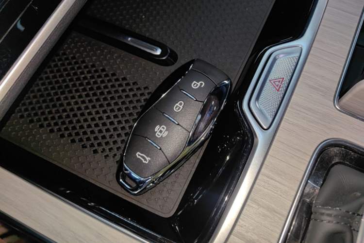 Used Hongqi HS5 2025 2.0T All-Wheel-Drive Xuan Ying Version Vehicle Key