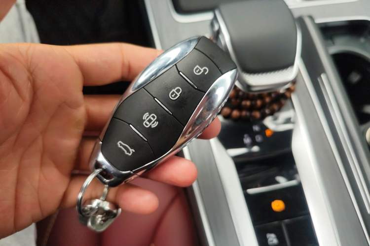 Used Hongqi HS5 2025 2.0T Two-Wheel Drive Flagship Pro Edition Vehicle Key