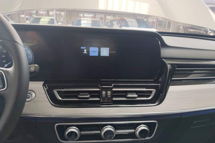 Used Hongqi HS5 2025 2.0T Two-Wheel Drive Flagship Pro Edition Audio And AC Panel