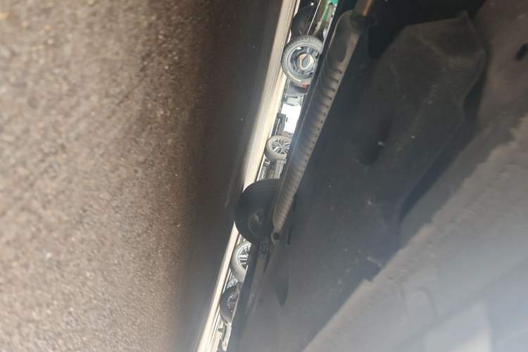 Used Hongqi HS5 2025 2.0T Two-Wheel Drive Flagship Pro Edition Chassis Rear Right