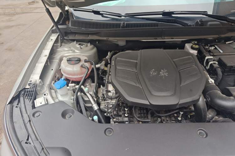 Used Hongqi HS5 2025 2.0T Two-Wheel Drive Flagship Pro Edition Engine Bay Right