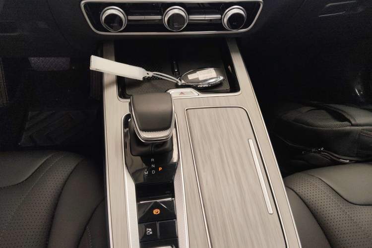 Used Hongqi HS5 2025 2.0T Two-Wheel Drive Flagship Pro Edition Gear Lever