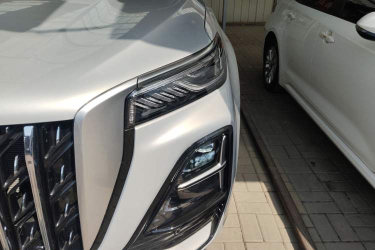 Used Hongqi HS5 2025 2.0T Two-Wheel Drive Flagship Pro Edition Left Front Headlight