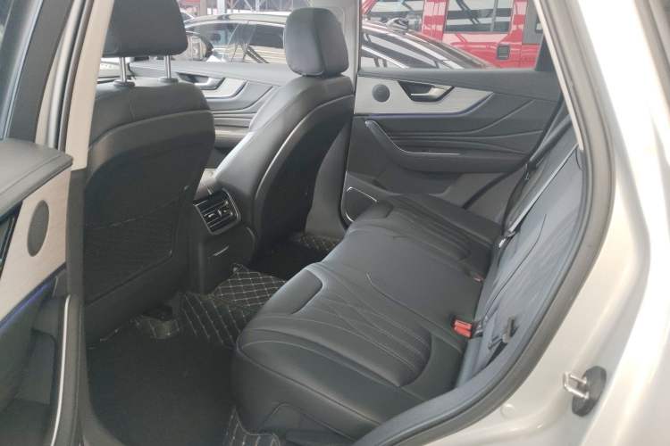 Used Hongqi HS5 2025 2.0T Two-Wheel Drive Flagship Pro Edition Left Rear Seat
