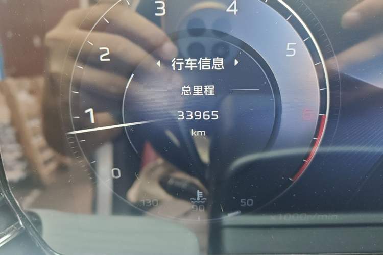 Used Hongqi HS5 2025 2.0T Two-Wheel Drive Flagship Pro Edition Odometer Close Up