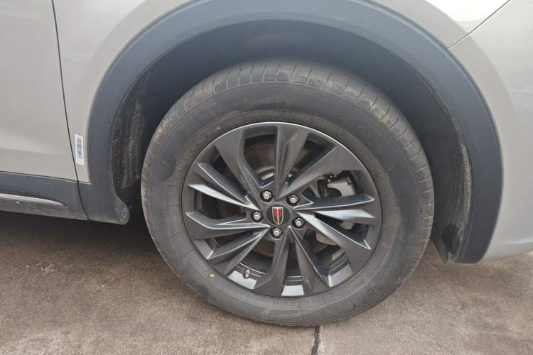 Used Hongqi HS5 2025 2.0T Two-Wheel Drive Flagship Pro Edition Right Front Wheel Hub