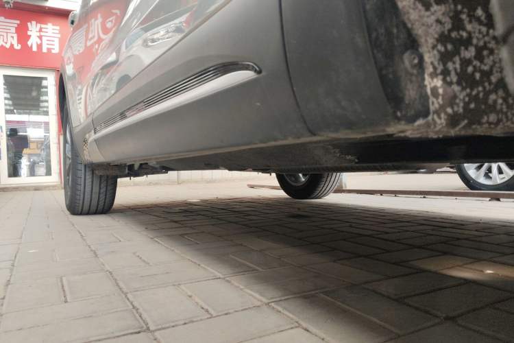 Used Hongqi HS5 2025 2.0T Two-Wheel Drive Flagship Pro Edition Right Side Sill