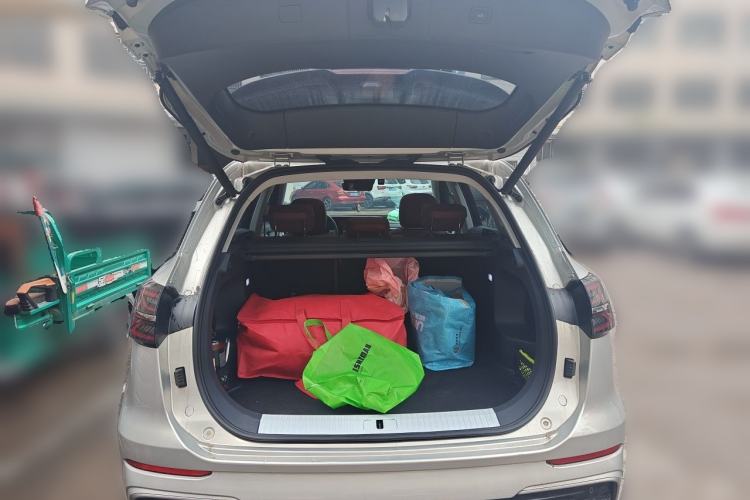 Used Hongqi HS5 2025 2.0T Two-Wheel Drive Flagship Pro Edition Trunk