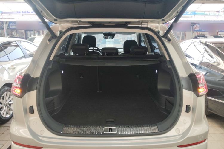Used Hongqi HS5 2025 2.0T Two-Wheel Drive Flagship Pro Edition Trunk