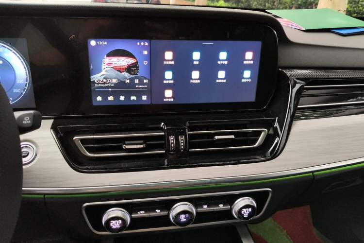 Used Hongqi HS5 2025 2.0T Two-Wheel Drive Flagship Pro Edition Audio And AC Panel