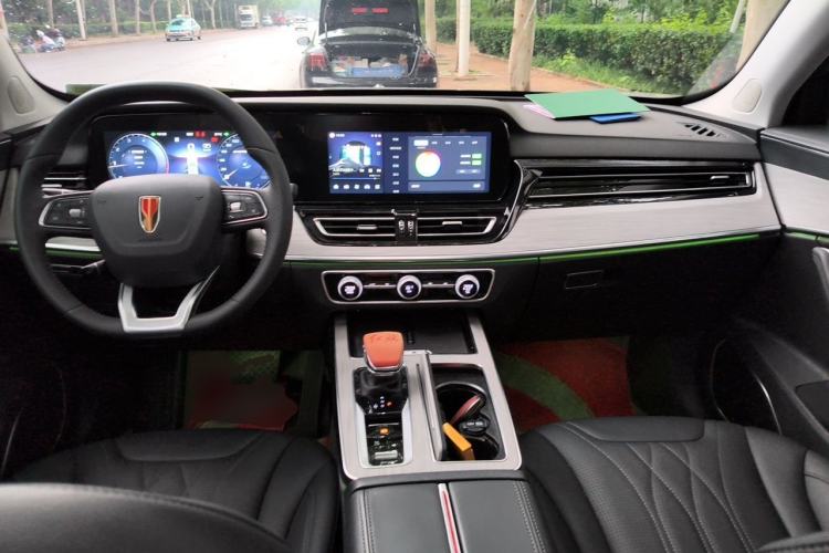 Used Hongqi HS5 2025 2.0T Two-Wheel Drive Flagship Pro Edition Center Console
