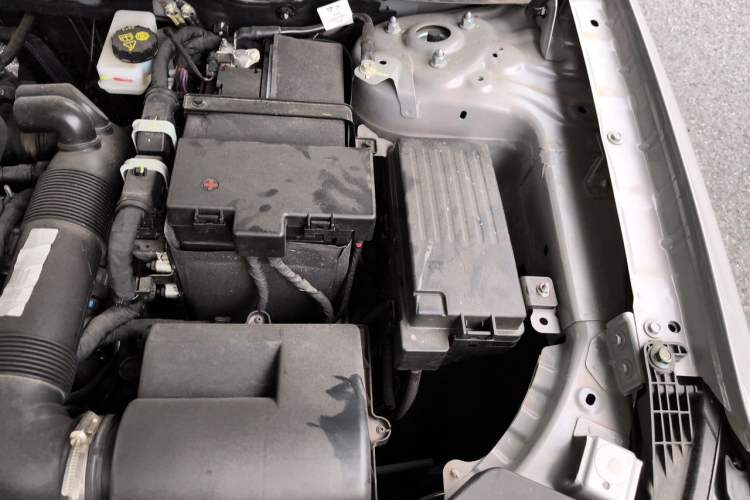 Used Hongqi HS5 2025 2.0T Two-Wheel Drive Flagship Pro Edition Engine Bay Left