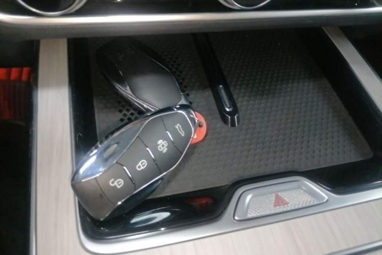 Used Hongqi HS5 2025 2.0T All-Wheel-Drive Flagship Pro Edition Interior 1