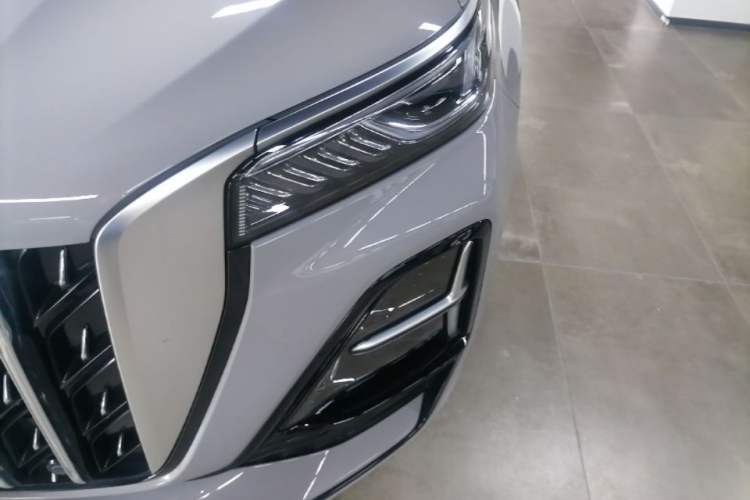 Used Hongqi HS5 2025 2.0T All-Wheel-Drive Flagship Pro Edition Left Front Headlight