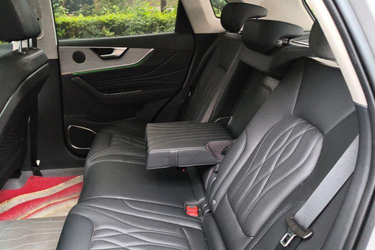 Used Hongqi HS5 2025 2.0T Two-Wheel Drive Flagship Pro Edition Left Rear Seat