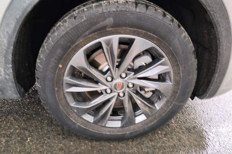Used Hongqi HS5 2025 2.0T Two-Wheel Drive Flagship Pro Edition Right Front Wheel Hub