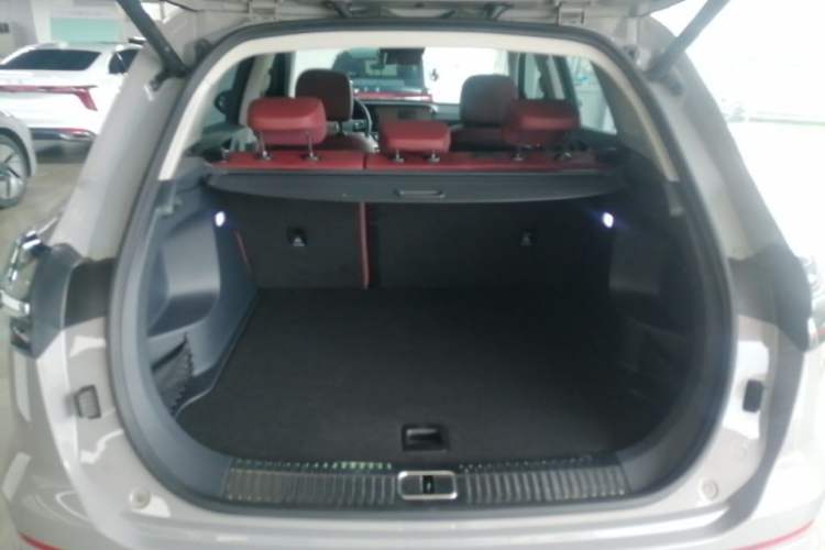 Used Hongqi HS5 2025 2.0T All-Wheel-Drive Flagship Pro Edition Trunk