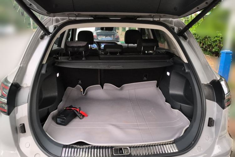 Used Hongqi HS5 2025 2.0T Two-Wheel Drive Flagship Pro Edition Trunk