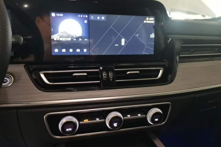 Used Hongqi HS5 2025 2.0T Four-Wheel-Drive Flagship Pro Edition Audio And AC Panel