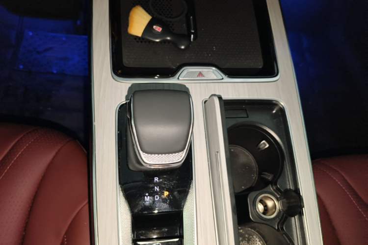 Used Hongqi HS5 2025 2.0T All-Wheel-Drive Flagship Pro Edition Gear Lever