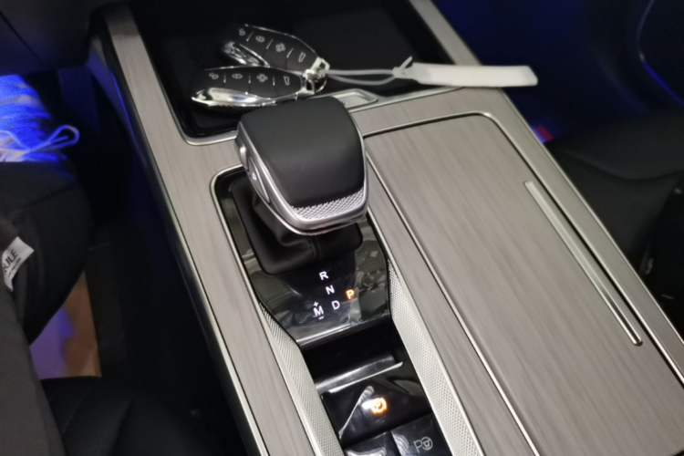 Used Hongqi HS5 2025 2.0T Four-Wheel-Drive Flagship Pro Edition Gear Lever