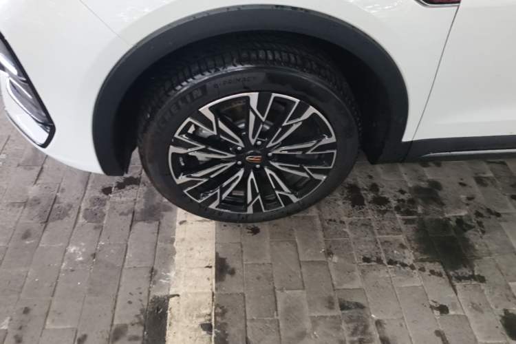 Used Hongqi HS5 2025 2.0T All-Wheel-Drive Flagship Pro Edition Left Front Wheel Hub
