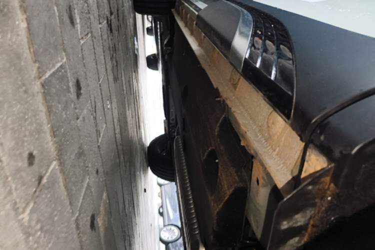Used Hongqi HS5 2025 2.0T All-Wheel-Drive Flagship Pro Edition Left Side Sill