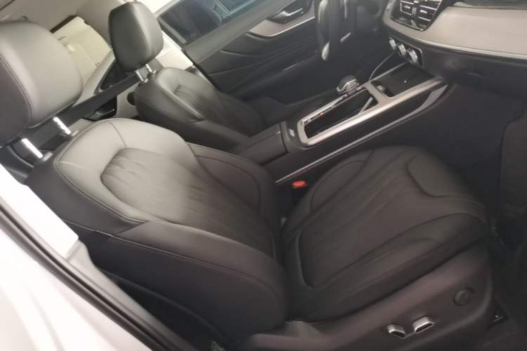 Used Hongqi HS5 2025 2.0T Four-Wheel-Drive Flagship Pro Edition Right Front Seat