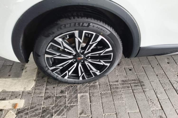 Used Hongqi HS5 2025 2.0T All-Wheel-Drive Flagship Pro Edition Right Rear Wheel Hub