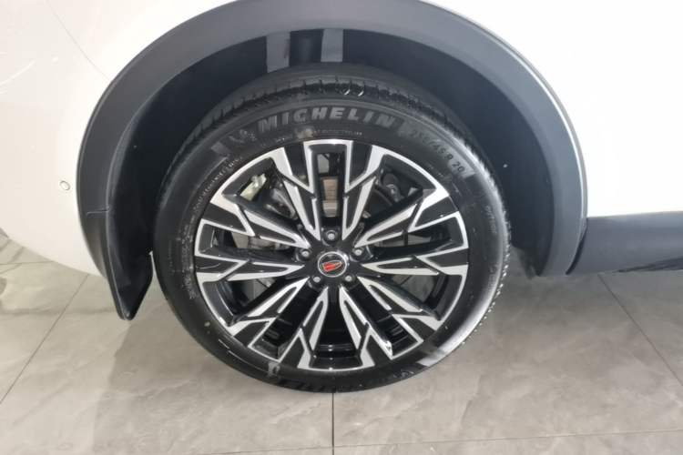 Used Hongqi HS5 2025 2.0T Four-Wheel-Drive Flagship Pro Edition Right Rear Wheel Hub