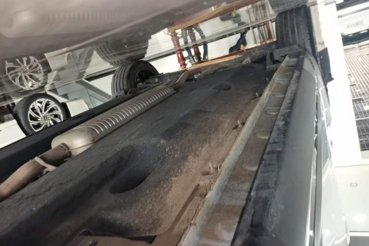 Used Hongqi HS5 2025 2.0T Four-Wheel-Drive Flagship Pro Edition Right Side Sill