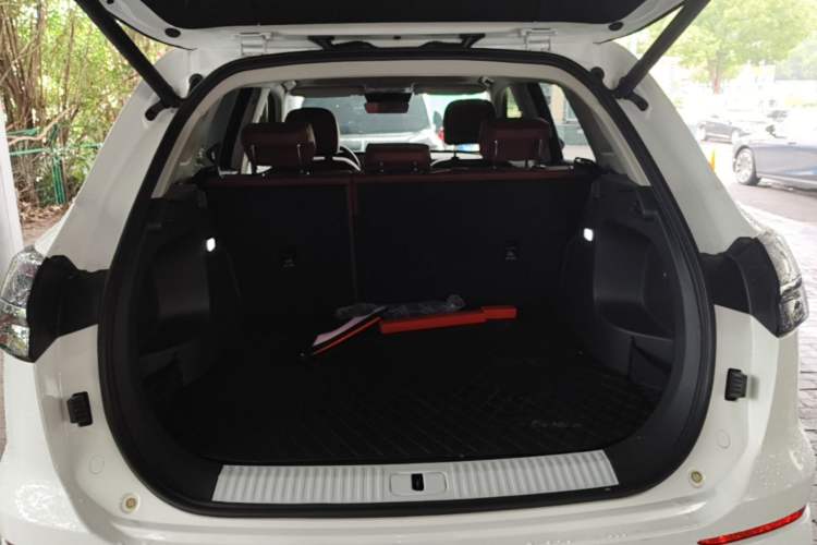 Used Hongqi HS5 2025 2.0T All-Wheel-Drive Flagship Pro Edition Trunk