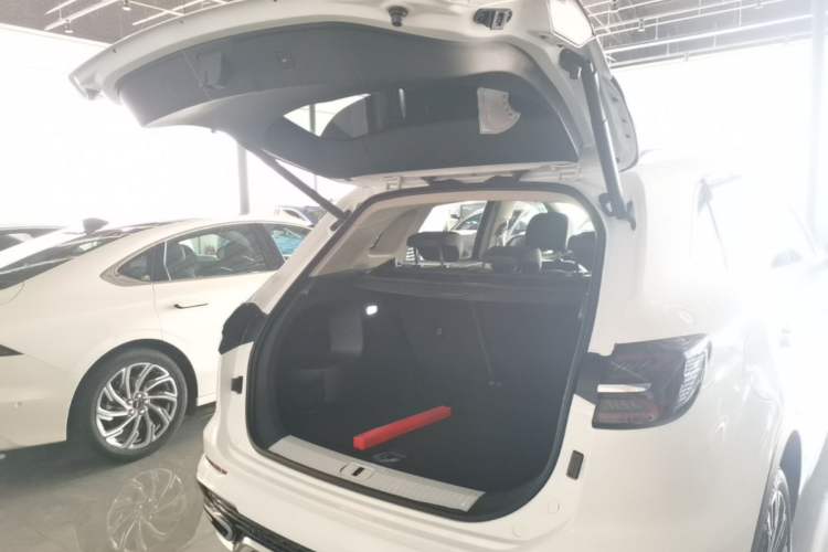 Used Hongqi HS5 2025 2.0T Four-Wheel-Drive Flagship Pro Edition Trunk